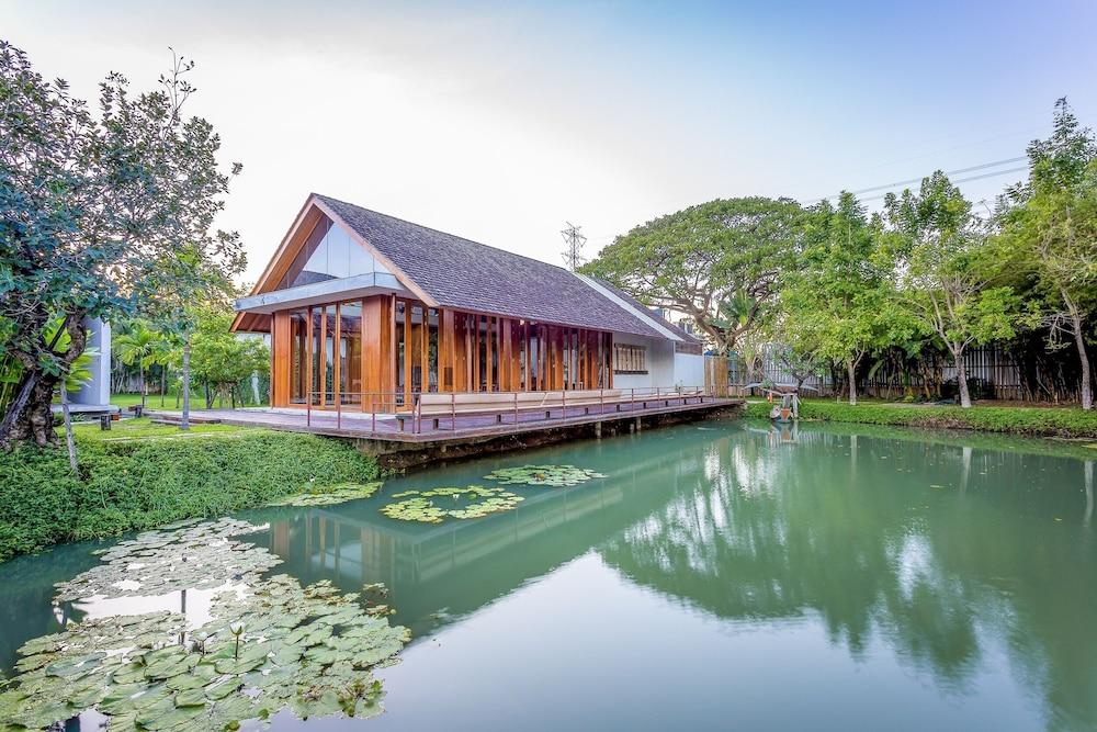Into The Forest Resort Bangkok Exterior photo
