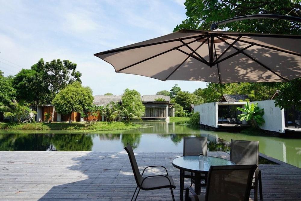 Into The Forest Resort Bangkok Exterior photo