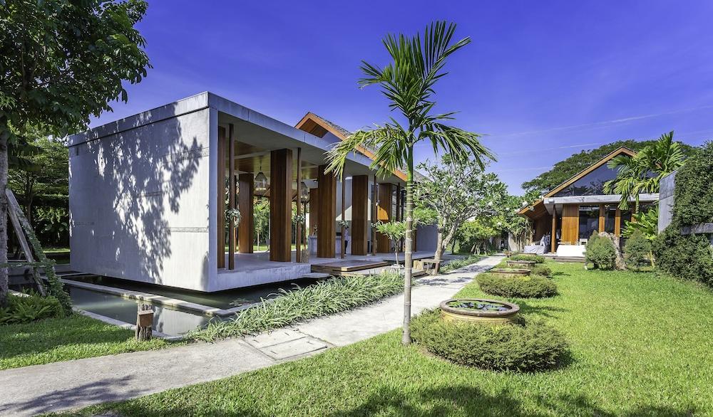 Into The Forest Resort Bangkok Exterior photo