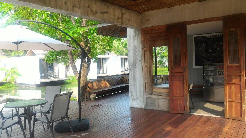 Into The Forest Resort Bangkok Exterior photo