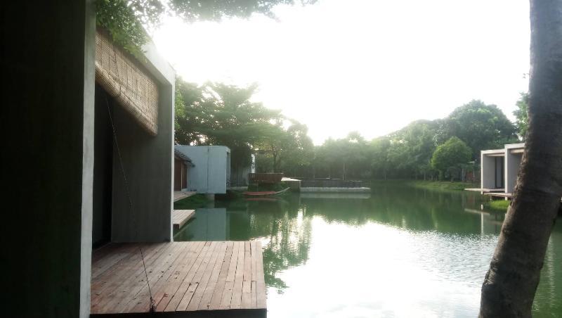 Into The Forest Resort Bangkok Exterior photo